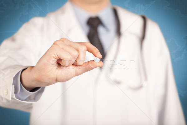 Foto stock: Médico · blanco · píldora · doctor · de · sexo · masculino · abrigo