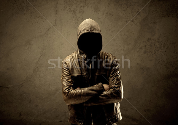 Ciemne podejrzliwy dojrzały mężczyzna miejskich Zdjęcia stock © ra2studio