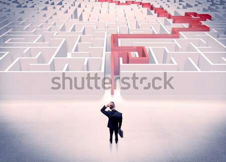 Labirint om de afaceri costum labirint roşu Imagine de stoc © ra2studio