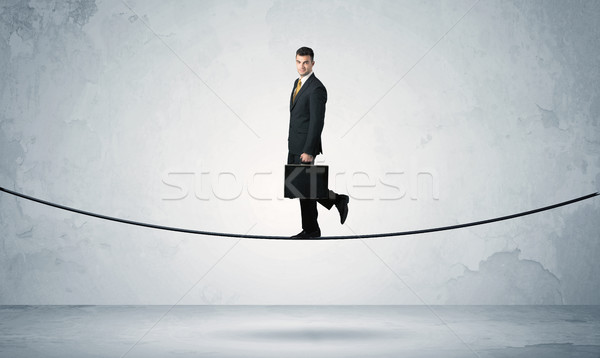 Vânzări tip echilibrare strans frânghie om de afaceri Imagine de stoc © ra2studio