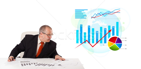 Geschäftsmann Sitzung Schreibtisch Statistik isoliert weiß Stock foto © ra2studio