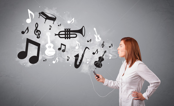Mooie jonge vrouw zingen luisteren naar muziek muziek merkt uit Stockfoto © ra2studio