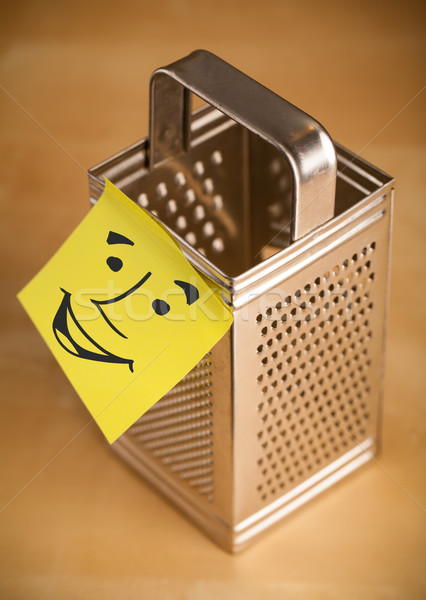 Foto stock: Nota · cara · sonriente · rallador · papel · alimentos