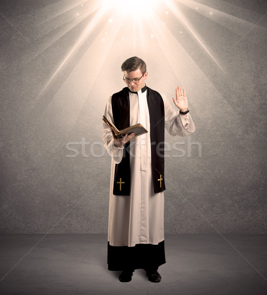 Młodych kapłan błogosławieństwo mężczyzna religijnych czarno białe Zdjęcia stock © ra2studio