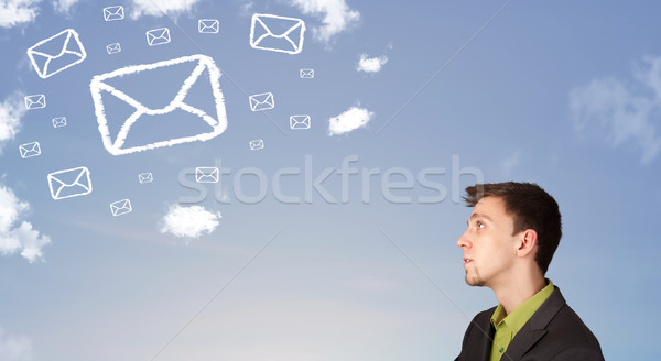 Om de afaceri uita poştă simbol nori Blue Sky Imagine de stoc © ra2studio