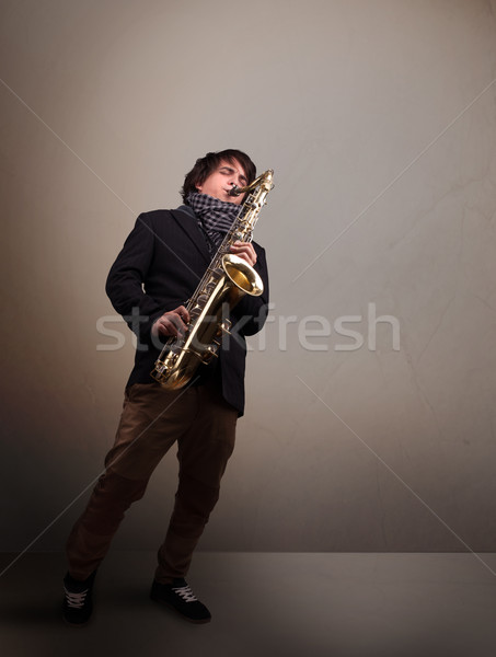 Foto stock: Jóvenes · músico · jugando · saxófono · guapo · música