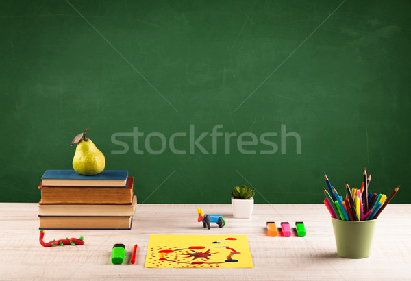 Zdjęcia stock: Szkoły · biurko · pusty · Tablica · powrót · do · szkoły · tablicy
