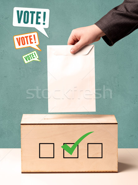 Foto stock: Votação · cédula · caixa · mão · fundo