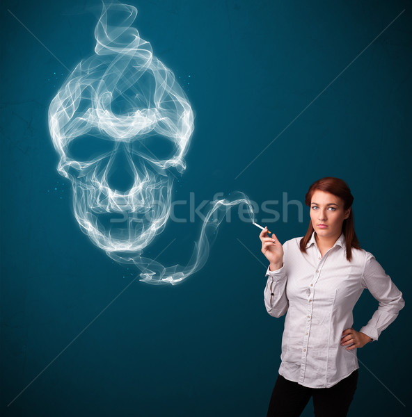 Foto stock: Fumar · peligroso · cigarrillo · tóxico · cráneo