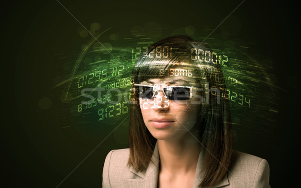 Foto stock: Mulher · de · negócios · olhando · alto · tecnologia · número · computador