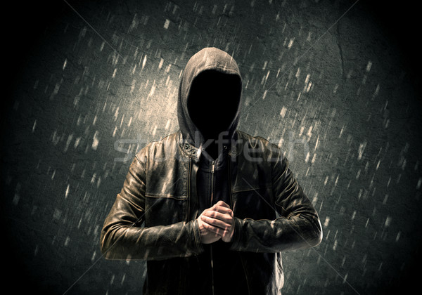 Foto stock: Desconocido · pie · oscuro · hombre · chaqueta · de · cuero · visible