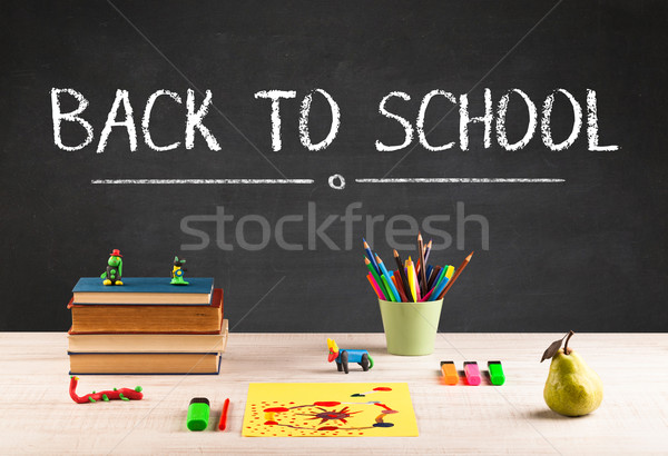 Duży powrót do szkoły piśmie tablicy litery biurko Zdjęcia stock © ra2studio