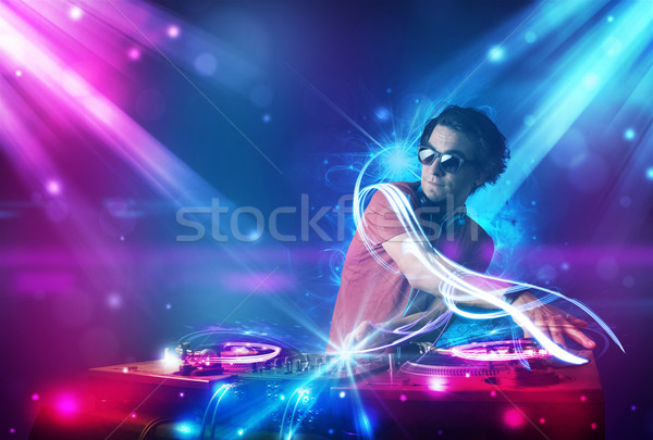 Energic muzică puternic efecte de lumină tineri petrecere Imagine de stoc © ra2studio