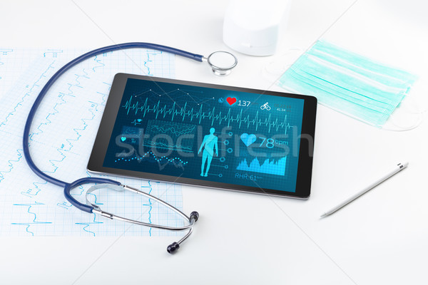 Dirigir diagnóstico médicos aplicación vivir tableta Foto stock © ra2studio