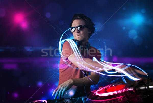 Disc jockey joc muzică efecte de lumină lumini tineri Imagine de stoc © ra2studio