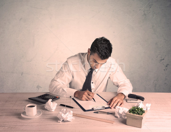 Affaires travail jeunes employé de bureau séance [[stock_photo]] © ra2studio