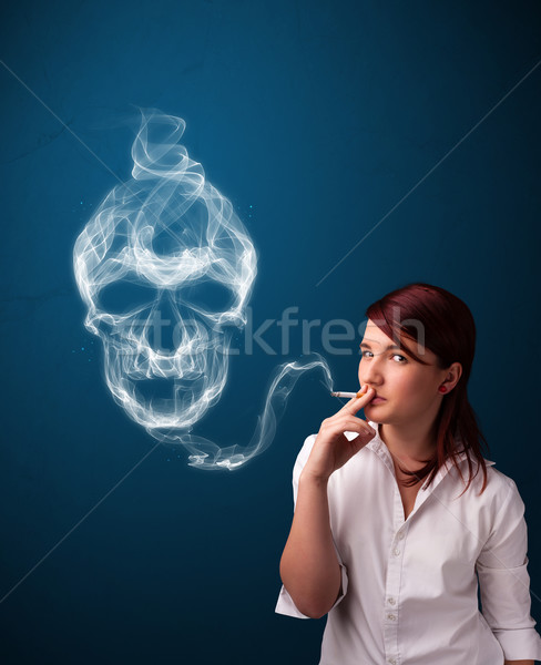 Stockfoto: Jonge · vrouw · roken · gevaarlijk · sigaret · giftig · schedel