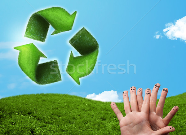 Mutlu parmaklar bakıyor yeşil yaprak geri dönüşüm Stok fotoğraf © ra2studio