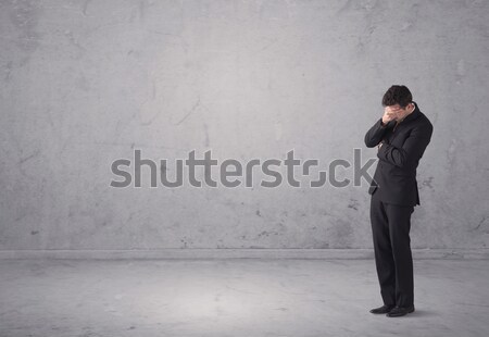 Jungen Geschäftsmann stehen verwechselt überrascht Umsatz Stock foto © ra2studio