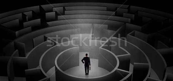 Biznesmen środkowy ciemne labirynt puszka Zdjęcia stock © ra2studio