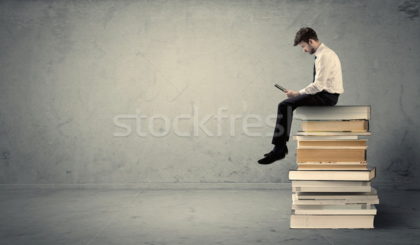 Człowiek laptop posiedzenia książek poważny biznesmen Zdjęcia stock © ra2studio