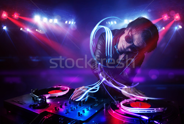 Discjockey spielen Musik Licht Strahl Auswirkungen Stock foto © ra2studio