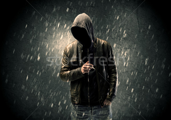 Foto stock: Desconocido · pie · oscuro · hombre · chaqueta · de · cuero · visible