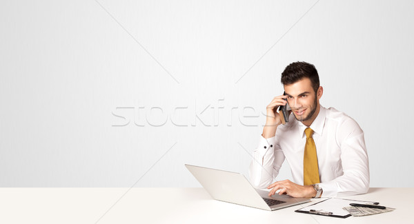 Stockfoto: Zakenman · witte · vergadering · tabel · laptop · computer