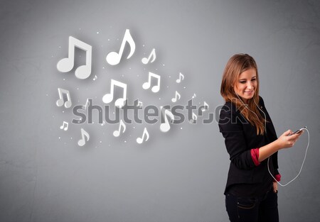 Foto stock: Bastante · cantando · escuchar · música · notas · musicales · fuera