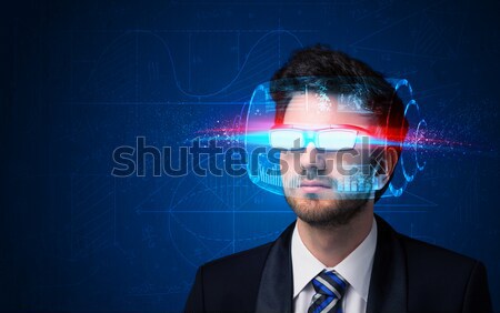 Hombre futuro alto tecnología inteligentes gafas Foto stock © ra2studio