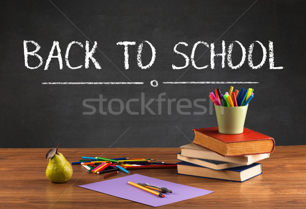 Duży powrót do szkoły piśmie tablicy litery biurko Zdjęcia stock © ra2studio