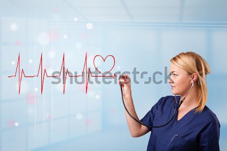 Tineri asistentă ascultare abstract puls roşu Imagine de stoc © ra2studio
