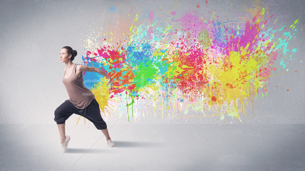 Tineri colorat stradă dansator vopsea stropire Imagine de stoc © ra2studio