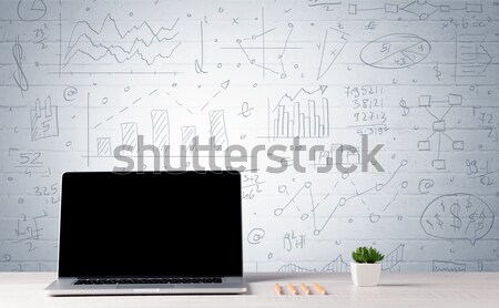 筆記本電腦 辦公桌 業務 牆 專業的 商業照片 © ra2studio