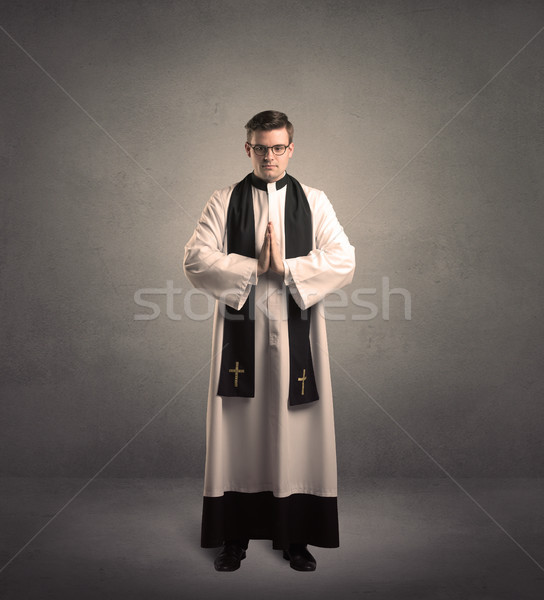Priester zegen jonge hand boek licht Stockfoto © ra2studio