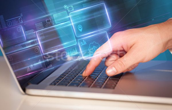 Hand mit Laptop Informationen Datenbank Berichte online Stock foto © ra2studio