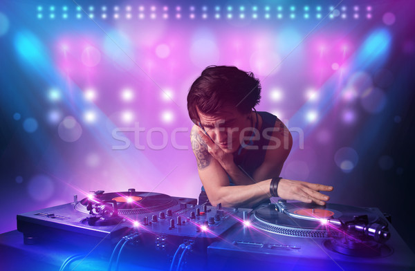 [[stock_photo]]: Disc-jockey · musique · platines · stade · lumières · jeunes