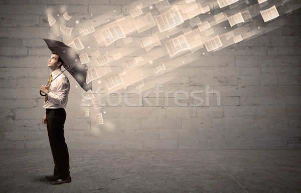 Geschäftsmann Dach Wind Papiere Arbeit Regen Stock foto © ra2studio