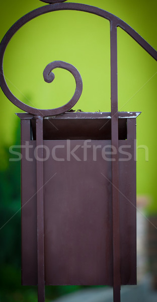 Stockfoto: Omhoog · mailbox · straat · hek · papier · muur