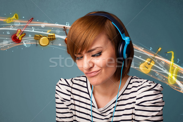 Stockfoto: Jonge · vrouw · hoofdtelefoon · luisteren · naar · muziek · mooie · vrouw · muziek