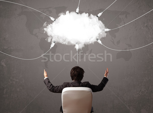 Foto stock: Joven · mirando · nube · transferir · mundo · servicio