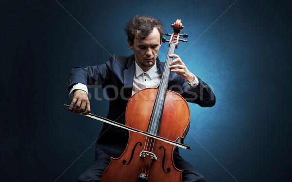 大提琴手 播放 儀器 神入 寂寞 大提琴 商業照片 © ra2studio