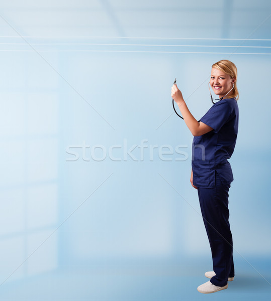 Foto stock: Bastante · jovem · enfermeira · hospital · escuta · vazio