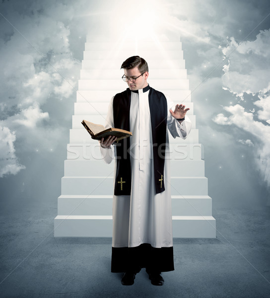 Stock foto: Jungen · Priester · Wohltat · religiösen · glücklich · stehen