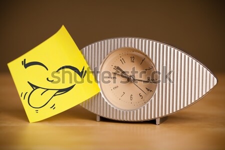 Nota cara sonriente reloj despertador negocios Foto stock © ra2studio
