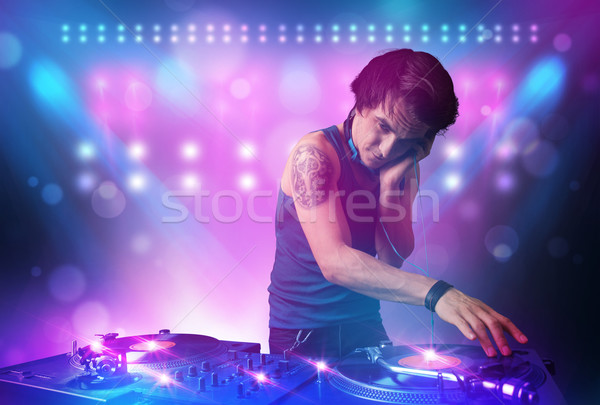 Disc jockey música tocadiscos etapa luces jóvenes Foto stock © ra2studio