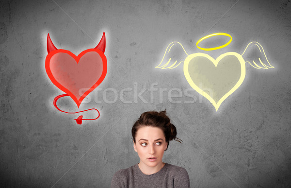 Foto stock: Mulher · em · pé · anjo · diabo · corações · bastante