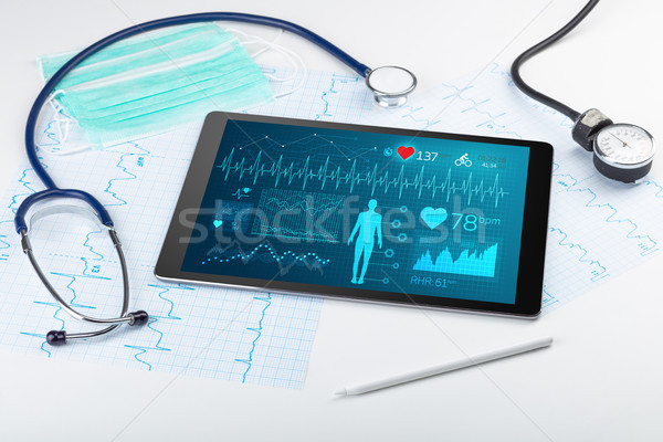 Direct diagnose medische toepassing live tablet Stockfoto © ra2studio