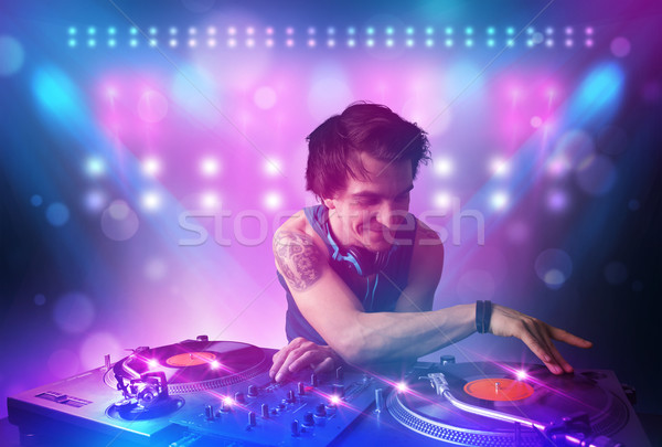 Disc jockey muziek draaitafels fase lichten jonge Stockfoto © ra2studio