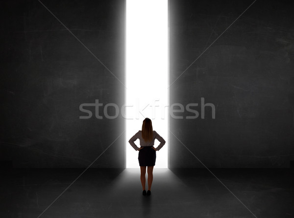 Mirando pared luz túnel apertura Foto stock © ra2studio